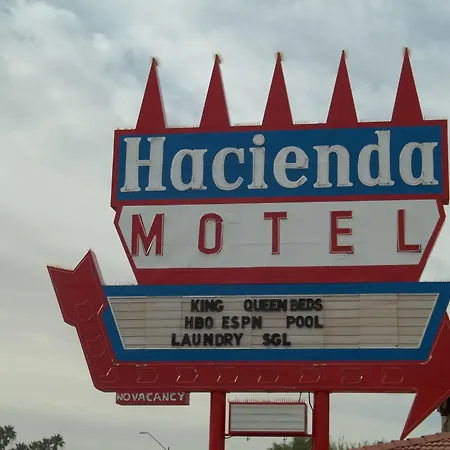 Hacienda Motel-3