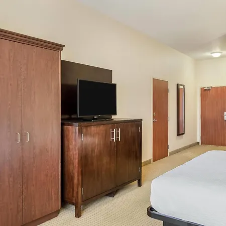 Ramada By Wyndham Lac La Biche-3