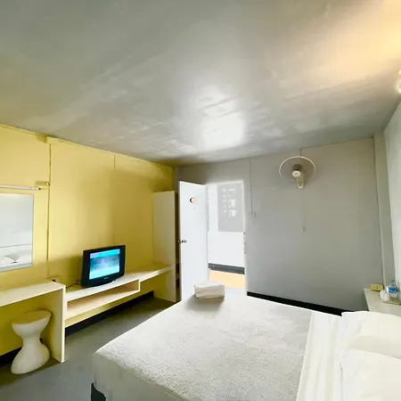 Summer Hotel-2