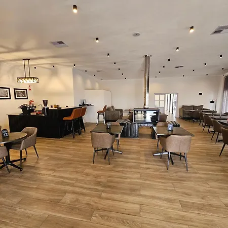 Booth Suite Hotel Mafikeng-2