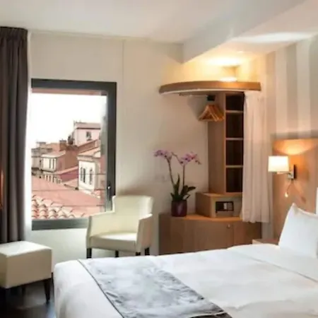 Hotel Le Pere Leon-2