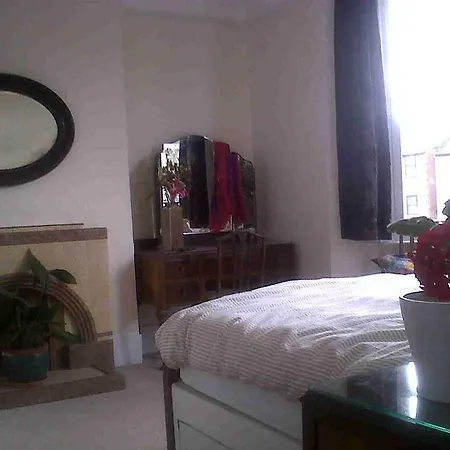 Grove Guest House-2