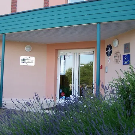 Brit Hotel Du Perche-3
