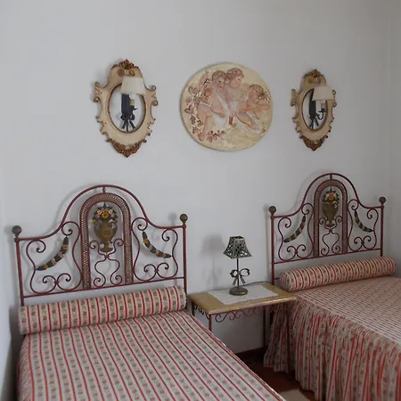 Casa De S. Thiago Do Castelo-2