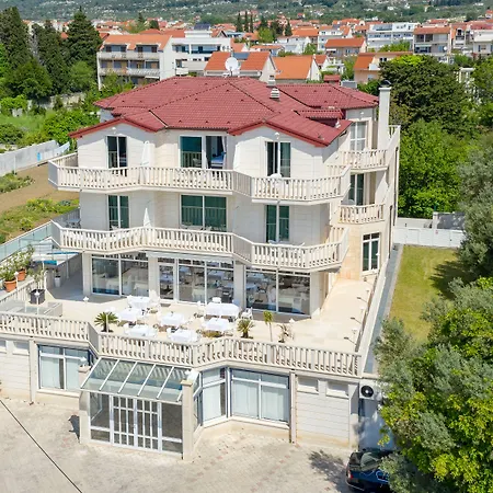 Hotel Riva Kastela With Swimming Pool-3
