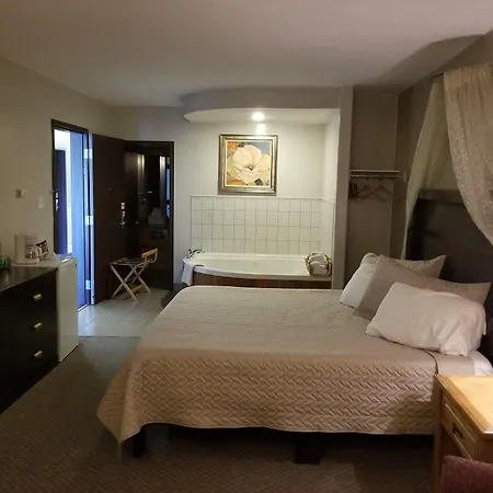 Knights Inn Woodstock-3