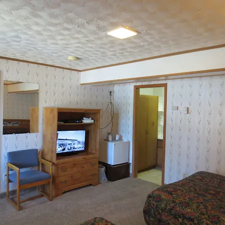 Lake 'N Pines Motel-2