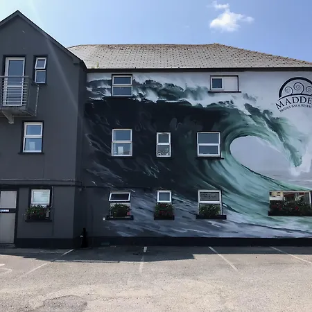 Maddens Bridge Bar & Guesthouse-2