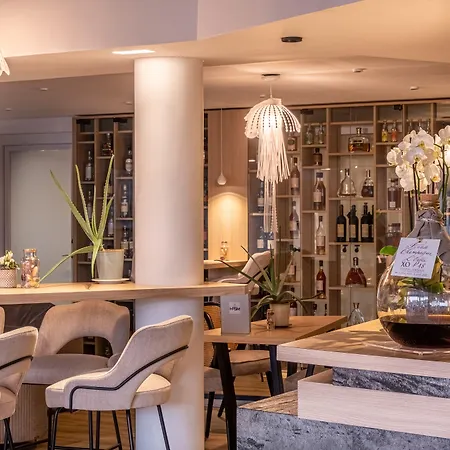 Hostellerie De La Pointe Saint-Mathieu - Spa & Restaurant-3