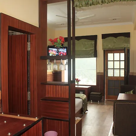 Hotel Gandhi'S Paradise-2