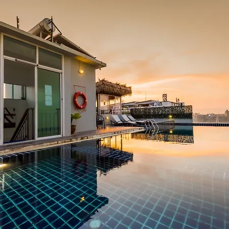 Hallo Patong Hotel - Rooftop Pool - Stunning Mountain Views & Otop Market-3