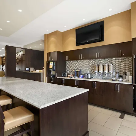 Days Inn & Suites By Wyndham Winnipeg Airport Manitoba-3