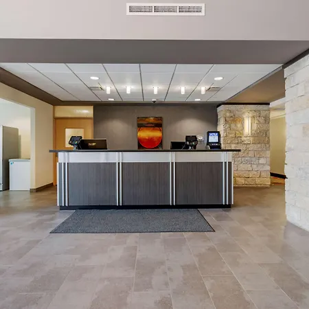 Best Western Plus Eastgate Inn & Suites-2