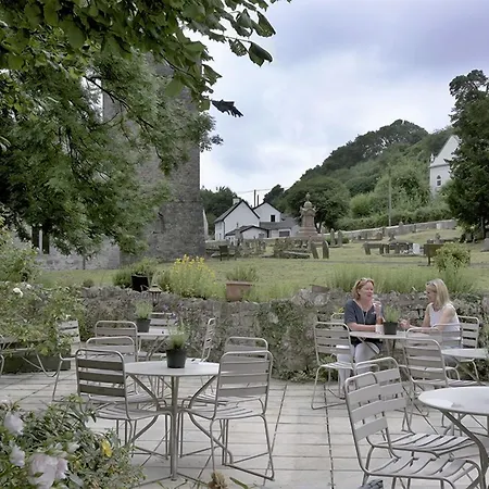 Fox And Hounds Llancarfan-3