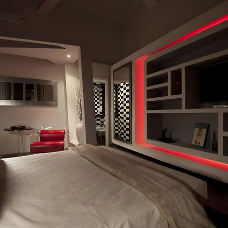 Luxury On The River-3