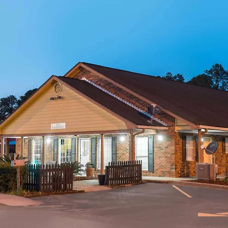 Travelodge By Wyndham Santee-3