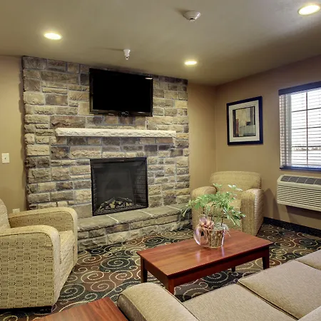 Cobblestone Inn & Suites - Bottineau-3