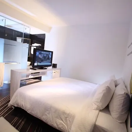 Zoom Inn Boutique Hotel By Ardens - Danga Bay-2