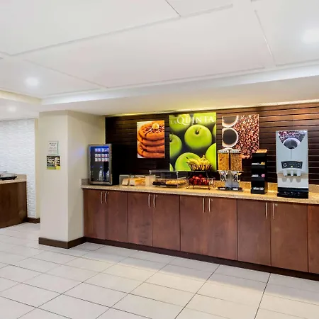 La Quinta By Wyndham Oshawa-3