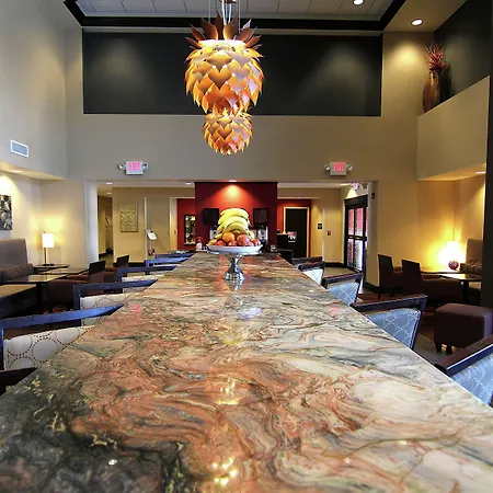 Hampton Inn & Suites Grand Forks-2