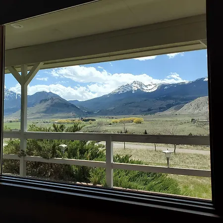 Yellowstone Basin Inn-3