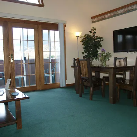 Yellowstone Basin Inn-2