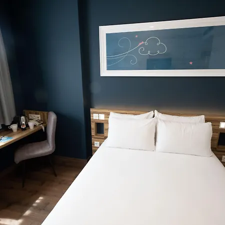 Travelodge Madrid Metropolitano-3