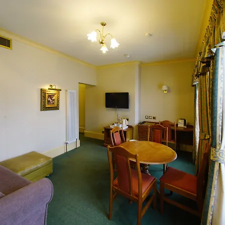 Three Queens Hotel-2