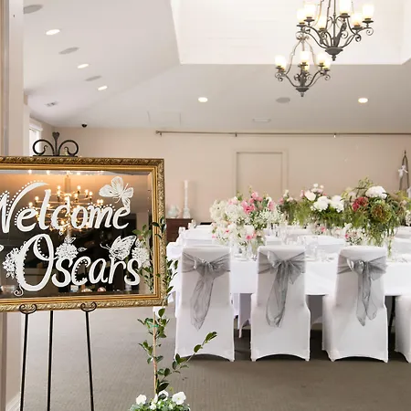 Oscars Hotel And Cafe Bar-2