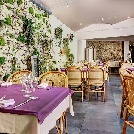 Hotel De La Tour A Libourne-3