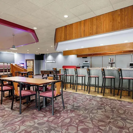 Ramada By Wyndham Alpena-3