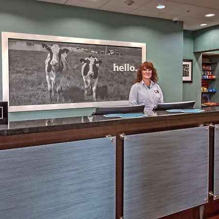 Hampton Inn & Suites Clarksville-3