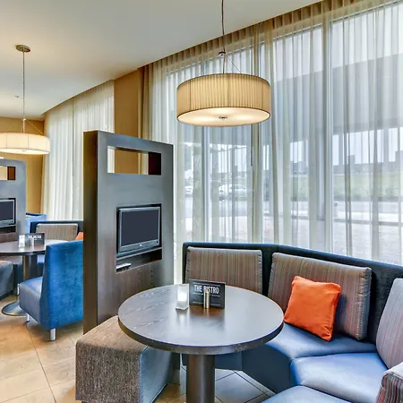 Courtyard By Marriott Bridgeport Clarksburg-3