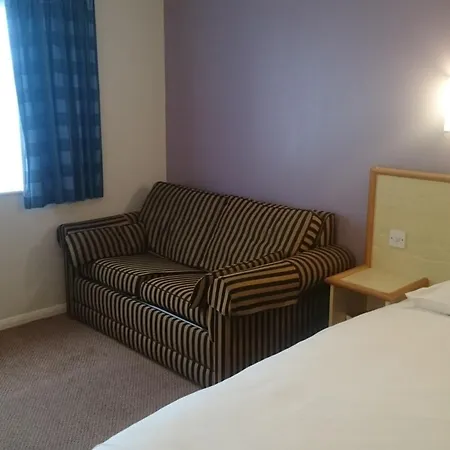 Redwings Lodge Baldock-2