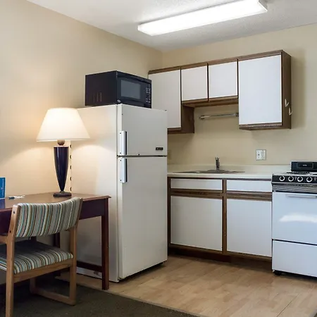 Rodeway Inn West Fargo Main Ave-3