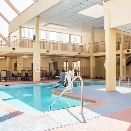 Econo Lodge Broken Arrow-Tulsa-3