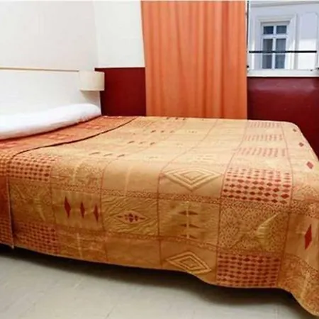 Hotel Du Pont Neuf-2