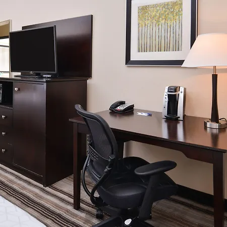 Holiday Inn Express & Suites Emporia Northwest By Ihg-3
