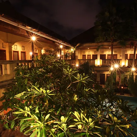 Super Oyo Townhouse Oak Maxi Hotel Legian-2