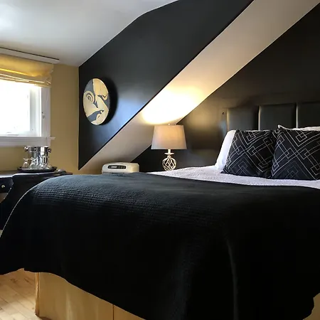 Leaside Manor-3