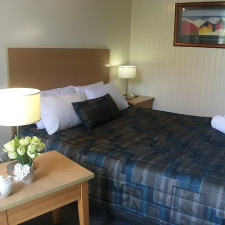 Parkwood Motel & Apartments-2