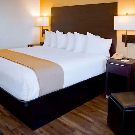 Pines Inn & Suites-3