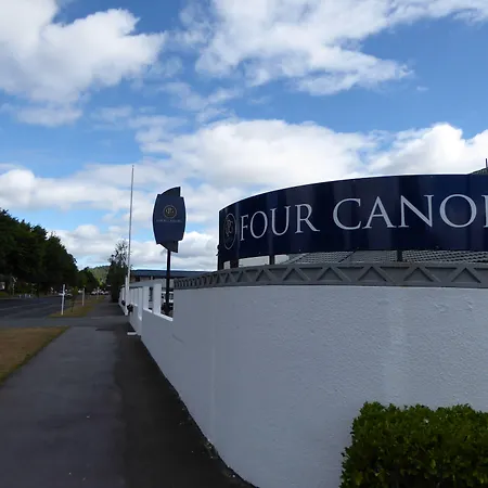 Four Canoes Hotel-3