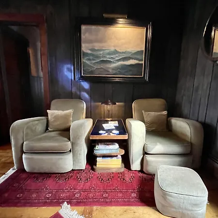 Crew'S Quarters Boarding House - Caters To Men-2