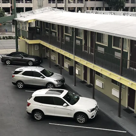 Lombard Plaza Motel-3