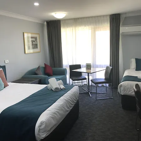 Town & Country Motor Inn-2