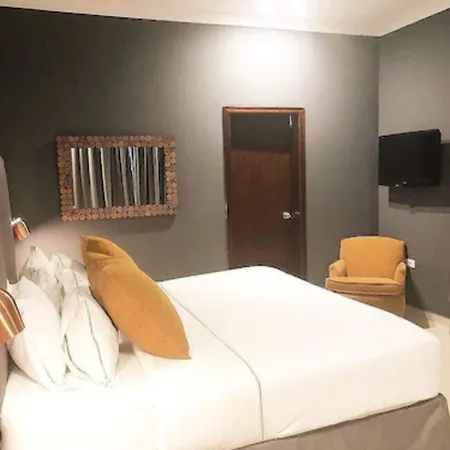 Mikhael'S Hotel-2