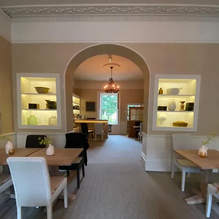 The Windsor Townhouse Air Conditioned Rooms-2