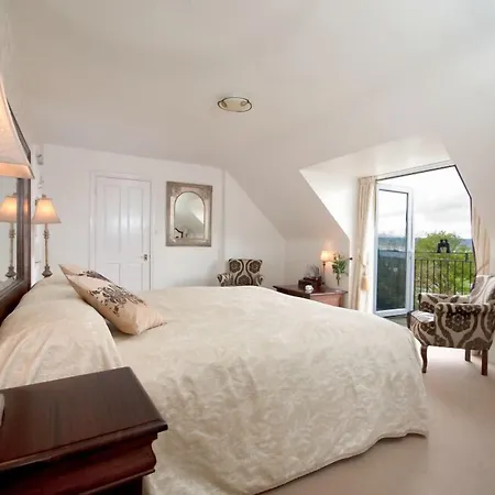 Oyo Rayanne House Guest Accommodation-3