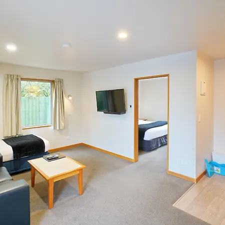 306 Motel Apartments-2